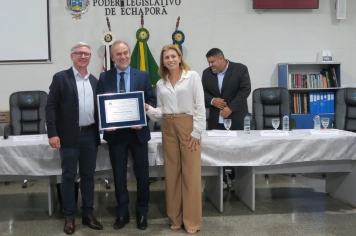 Foto - Entrega do título de cidadão echaporense ao deputado Dirceu Dalben