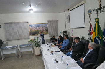 Foto - Entrega do título de cidadão echaporense ao deputado Dirceu Dalben