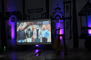 Foto - Entrega do título de cidadão echaporense para o ex-vereador Almir Robertto