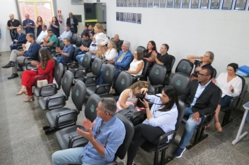 Foto - Entrega do título de cidadão echaporense ao deputado Dirceu Dalben