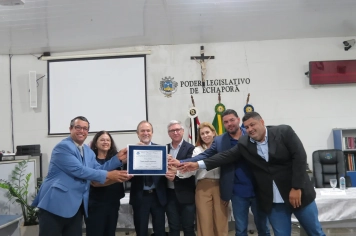 Foto - Entrega do título de cidadão echaporense ao deputado Dirceu Dalben