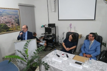 Foto - Entrega do título de cidadão echaporense ao deputado Dirceu Dalben
