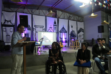 Foto - Entrega do título de cidadão echaporense para o ex-vereador Almir Robertto