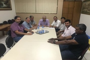 Vereadores se reúnem com deputado