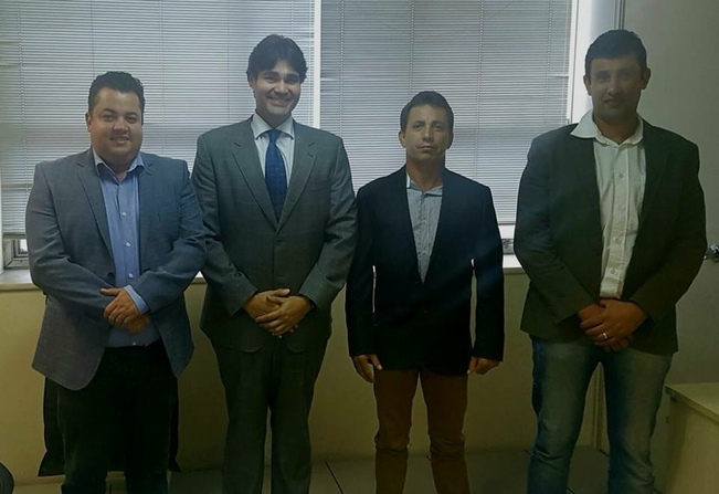 Vereadores se reúnem no CDHU 