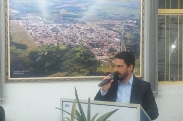 Foto - Entrega de título de cidadão echaporense