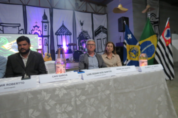 Foto - Entrega do título de cidadão echaporense para o ex-vereador Almir Robertto