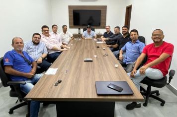 Vereadores realizam reunião por aumento de salário do servidor