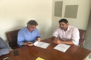 Vereador solicita recursos a deputado
