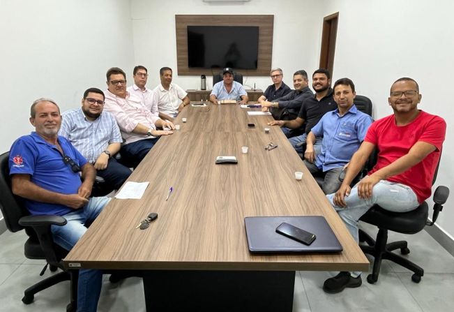 Vereadores realizam reunião por aumento de salário do servidor