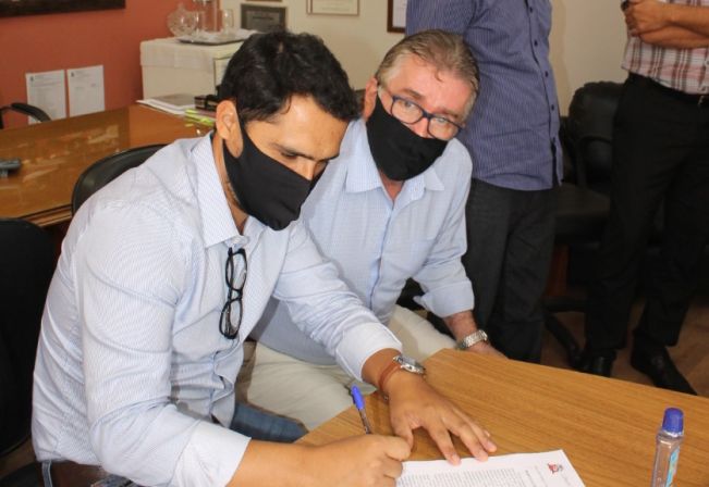 Presidente da Câmara participa de reunião em Marília