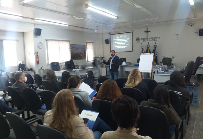 Câmara de Echaporã recebe palestra voltada à crianças e adolescentes